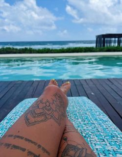 Florencia Peña feet photo thumbnail