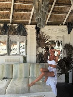 Florencia Peña feet photo thumbnail