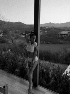 Florencia Peña feet photo thumbnail