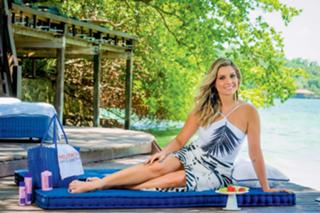 Flávia Alessandra feet photo thumbnail