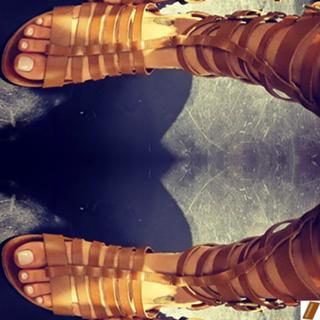 Flávia Alessandra feet photo thumbnail