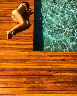 Flávia Alessandra feet photo thumbnail