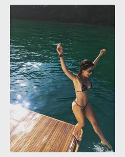 Flávia Alessandra feet photo thumbnail