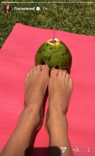 Flávia Alessandra feet photo thumbnail