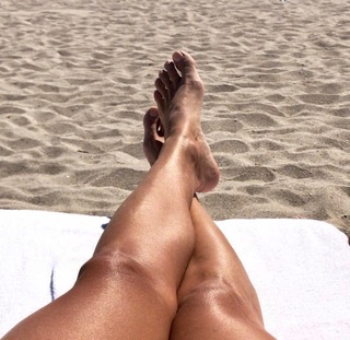 Flávia Alessandra feet photo thumbnail