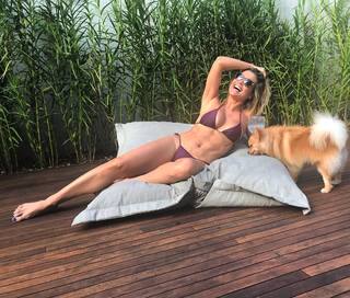 Flávia Alessandra feet photo thumbnail