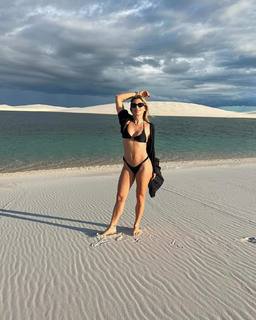 Flávia Alessandra feet photo thumbnail