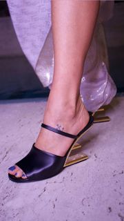Flávia Alessandra feet photo thumbnail