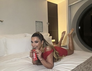 Flávia Alessandra feet photo thumbnail