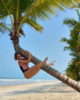 Flávia Alessandra feet photo thumbnail