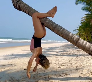 Flávia Alessandra feet photo thumbnail