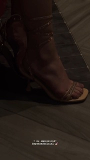 Flávia Pavanelli feet photo 3