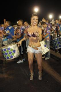 Flávia Viana feet photo 11