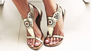 Flávia Viana feet photo 3