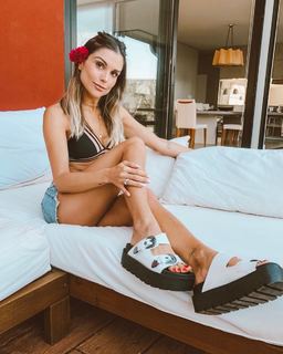 Flávia Viana feet photo 1