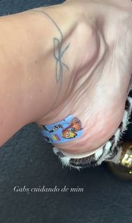 Flávia Viana feet photo 3