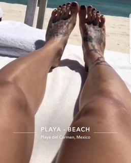 Foxxy feet photo 1