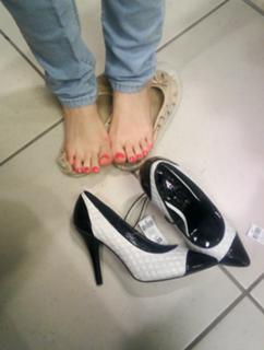 Foxy Feet feet photo 6