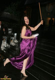 Fran Drescher feet photo thumbnail