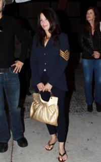 Fran Drescher feet photo thumbnail