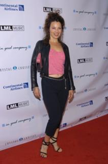Fran Drescher feet photo thumbnail