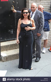 Fran Drescher feet photo thumbnail