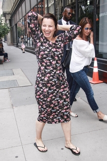 Fran Drescher feet photo thumbnail