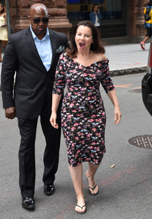Fran Drescher feet photo thumbnail