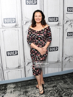 Fran Drescher feet photo thumbnail