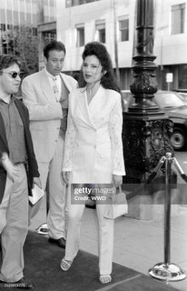 Fran Drescher feet photo thumbnail