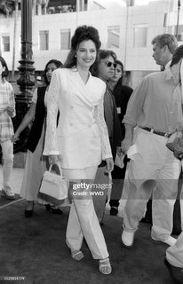 Fran Drescher feet photo thumbnail
