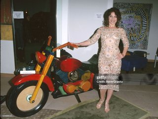 Fran Drescher feet photo thumbnail