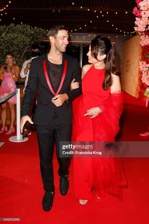 Fran Drescher feet photo thumbnail