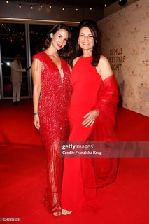Fran Drescher feet photo thumbnail