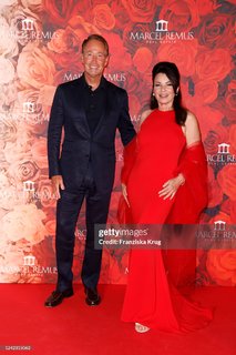 Fran Drescher feet photo thumbnail