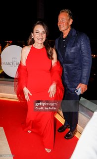 Fran Drescher feet photo thumbnail