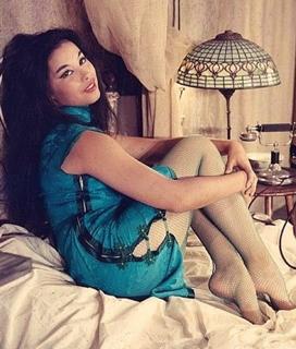 France Nuyen feet photo 5