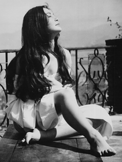 France Nuyen feet photo 3