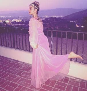 Frances Bean Cobain feet photo 3