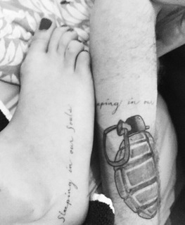 Frances Bean Cobain feet photo 2