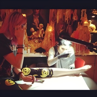Frances Bean Cobain feet photo 1
