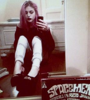 Frances Bean Cobain feet photo 11