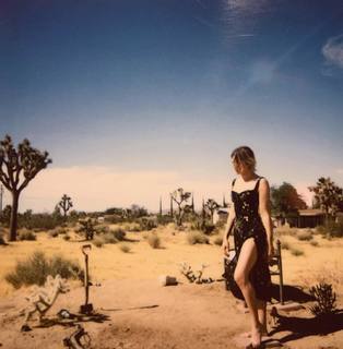 Frances Bean Cobain feet photo 9