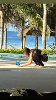 Frances Bean Cobain feet photo 3