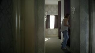 Frances O'Connor feet photo thumbnail