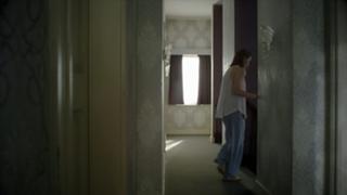 Frances O'Connor feet photo thumbnail