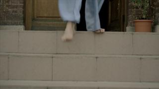Frances O'Connor feet photo thumbnail