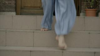 Frances O'Connor feet photo thumbnail