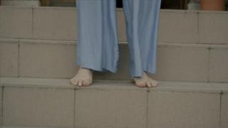 Frances O'Connor feet photo thumbnail