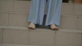 Frances O'Connor feet photo thumbnail